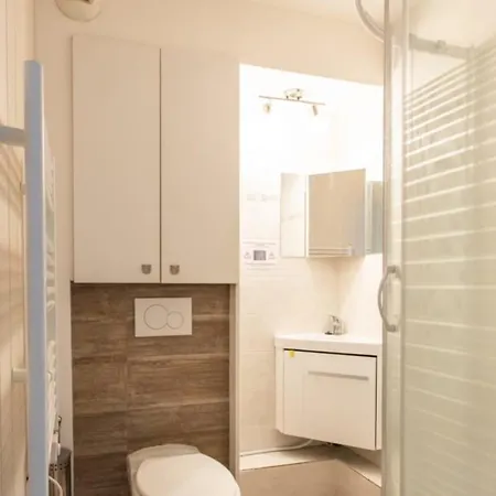 Waverly Furnished Flat *