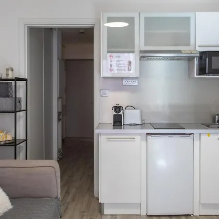 Waverly Furnished Flat * Νίκαια